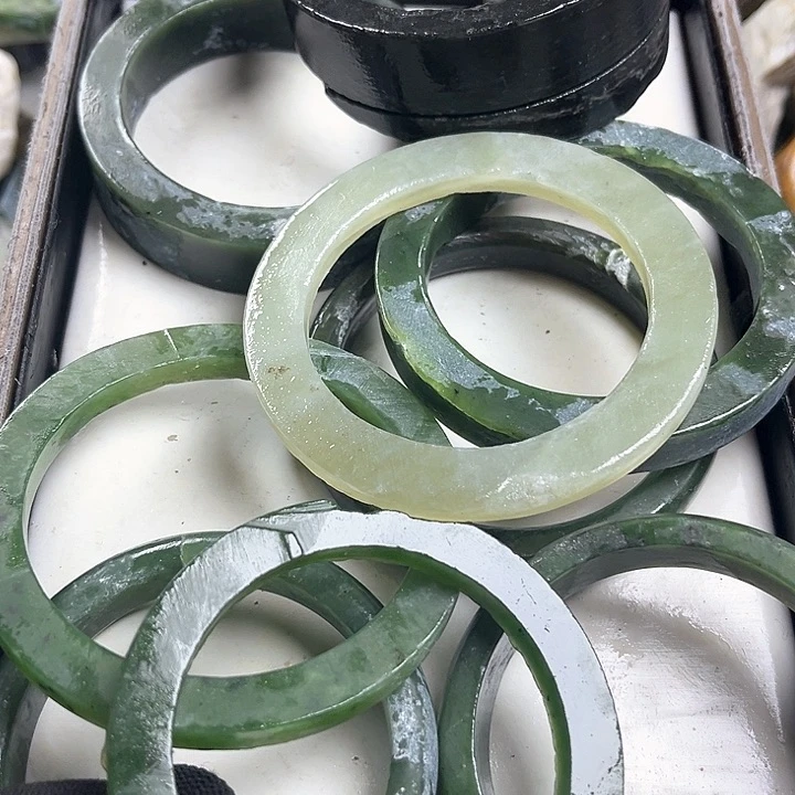 和田玉（糖玉）和田玉边角料9K金镶嵌蓝**云