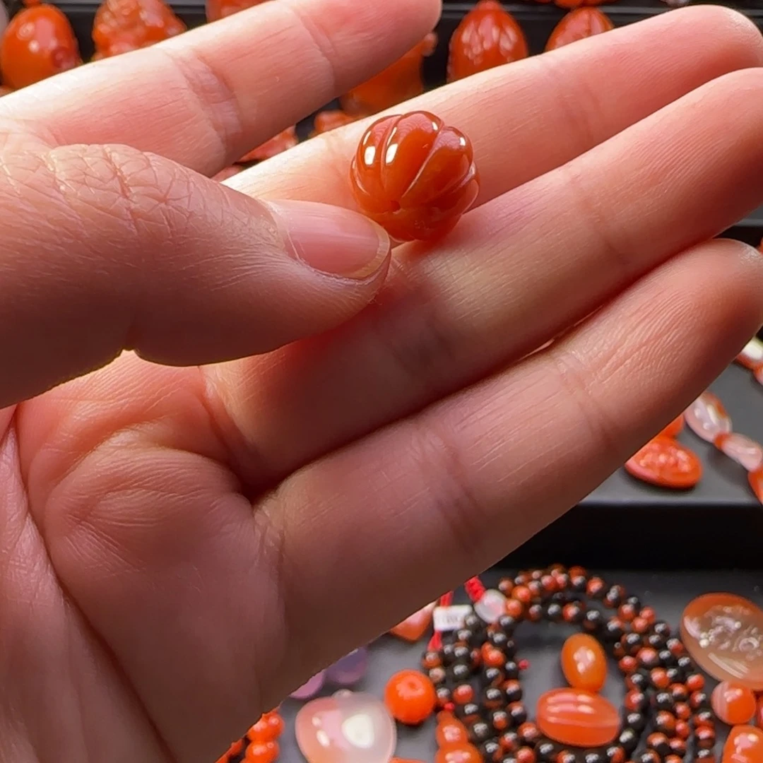 南红玛瑙配饰未镶嵌瓜珠，有冰线