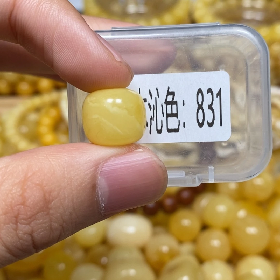 蜜蜡未镶嵌珠宝奇石831