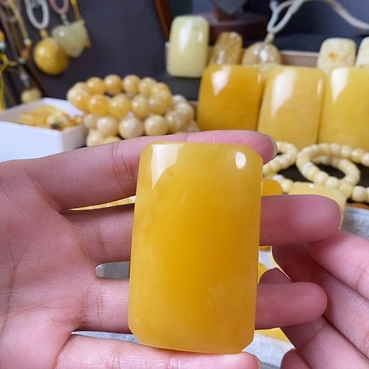 琥珀未镶嵌裸石无事牌