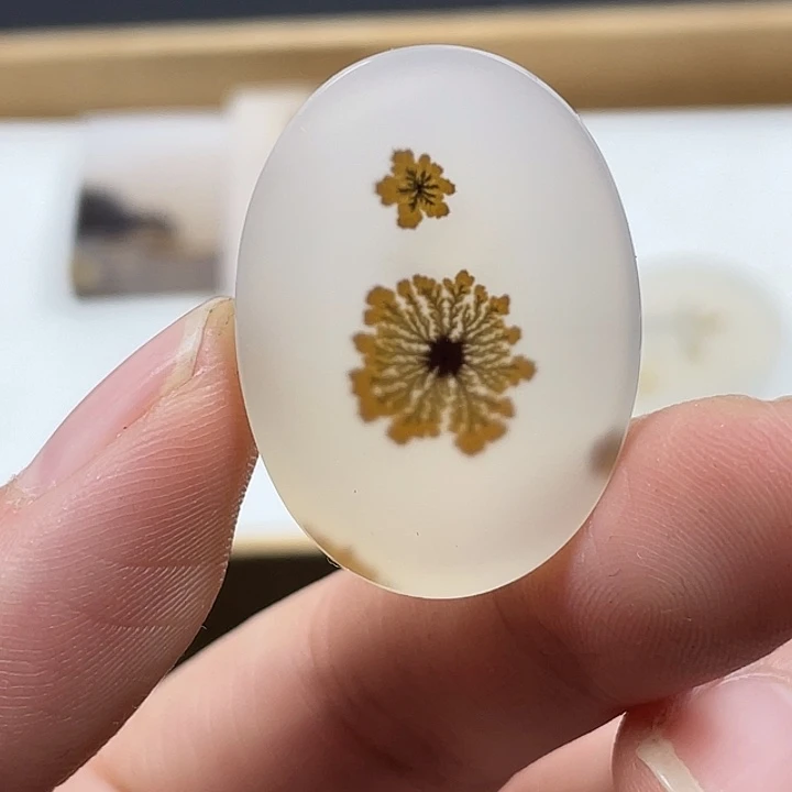 泥***人玛瑙/玉髓未镶嵌颈饰