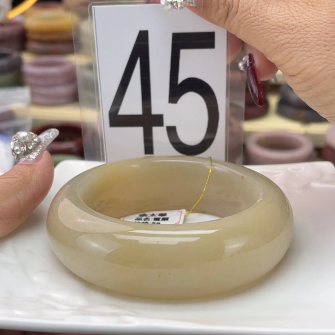 【闪购商品】石英质玉手镯未镶嵌