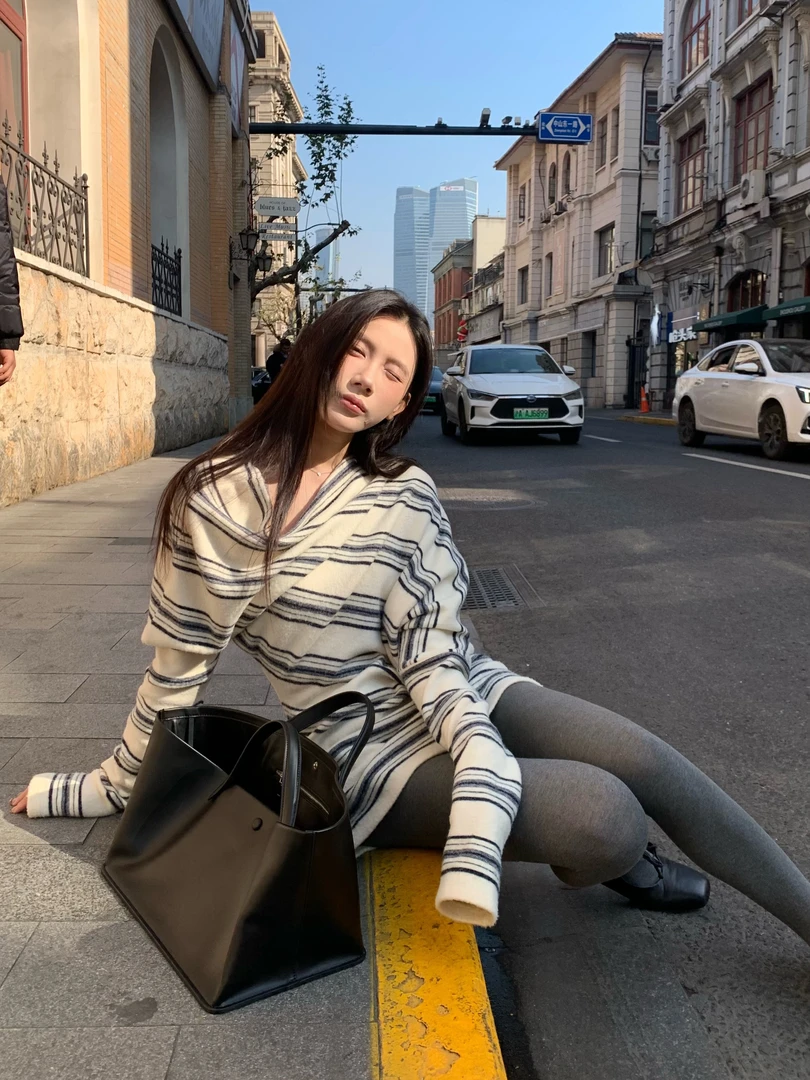 70不是七十【简系美学​】秋冬韩版针织磨毛条纹一字领长袖连衣裙