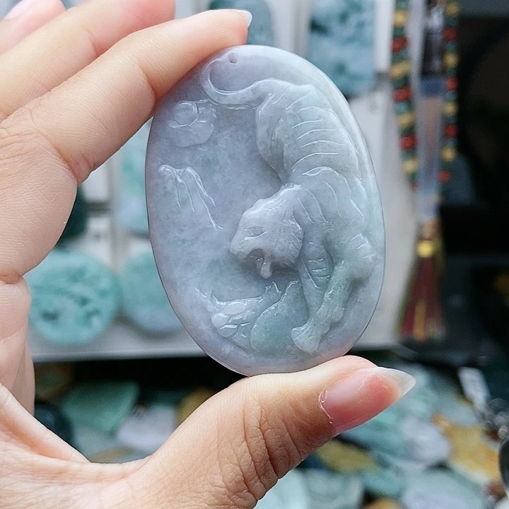 颈饰足铂镶嵌翡翠翡翠