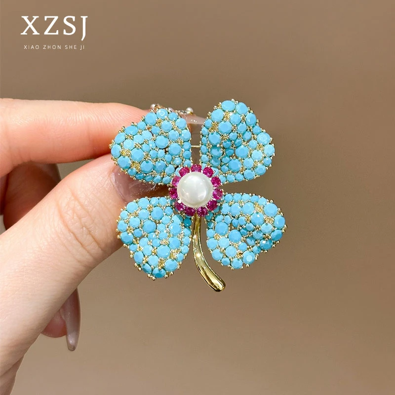 铜锆石胸针 复古手工镶嵌四叶草胸花女轻奢珍珠别针高档大衣配饰