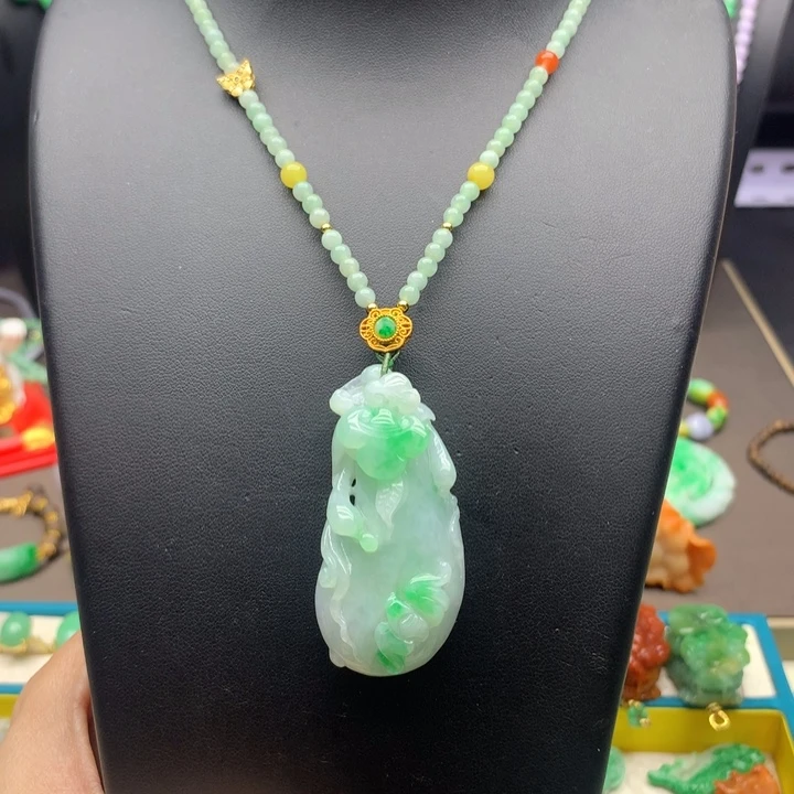 翡翠未镶嵌颈饰翡翠福瓜