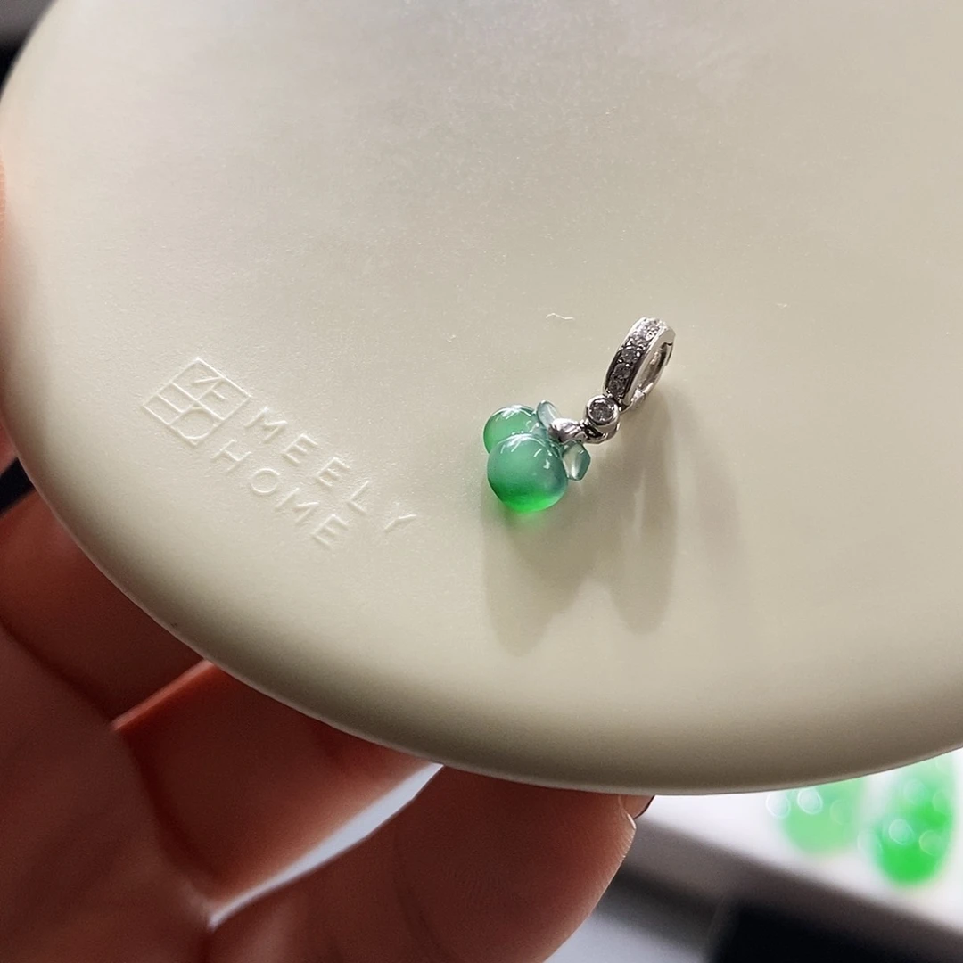 散珠翡翠桃子提溜
