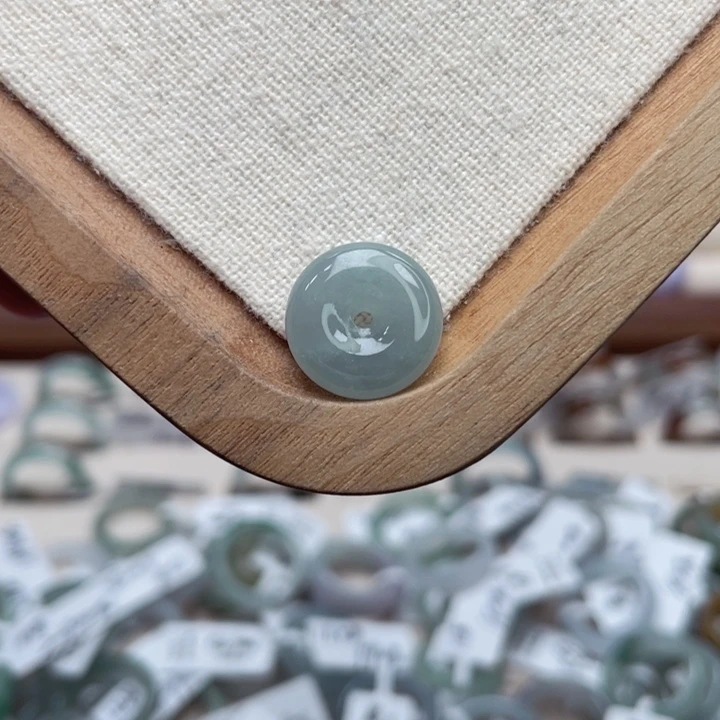 翡翠未镶嵌颈饰a56冰蓝底平安扣