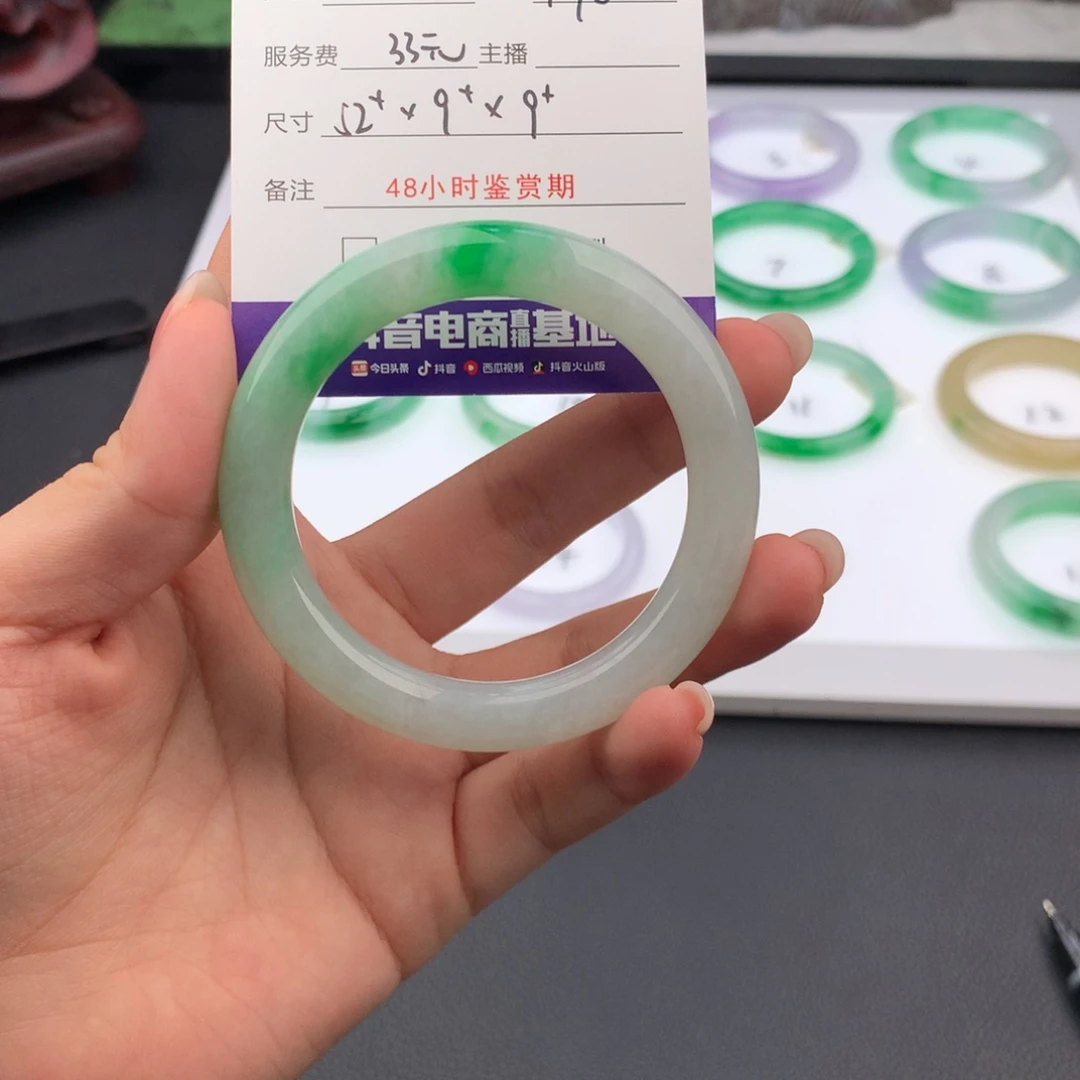 翡翠手镯未镶嵌翡翠手镯