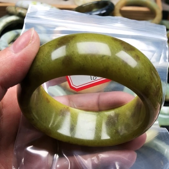 蛇纹石玉手镯未镶嵌小**①