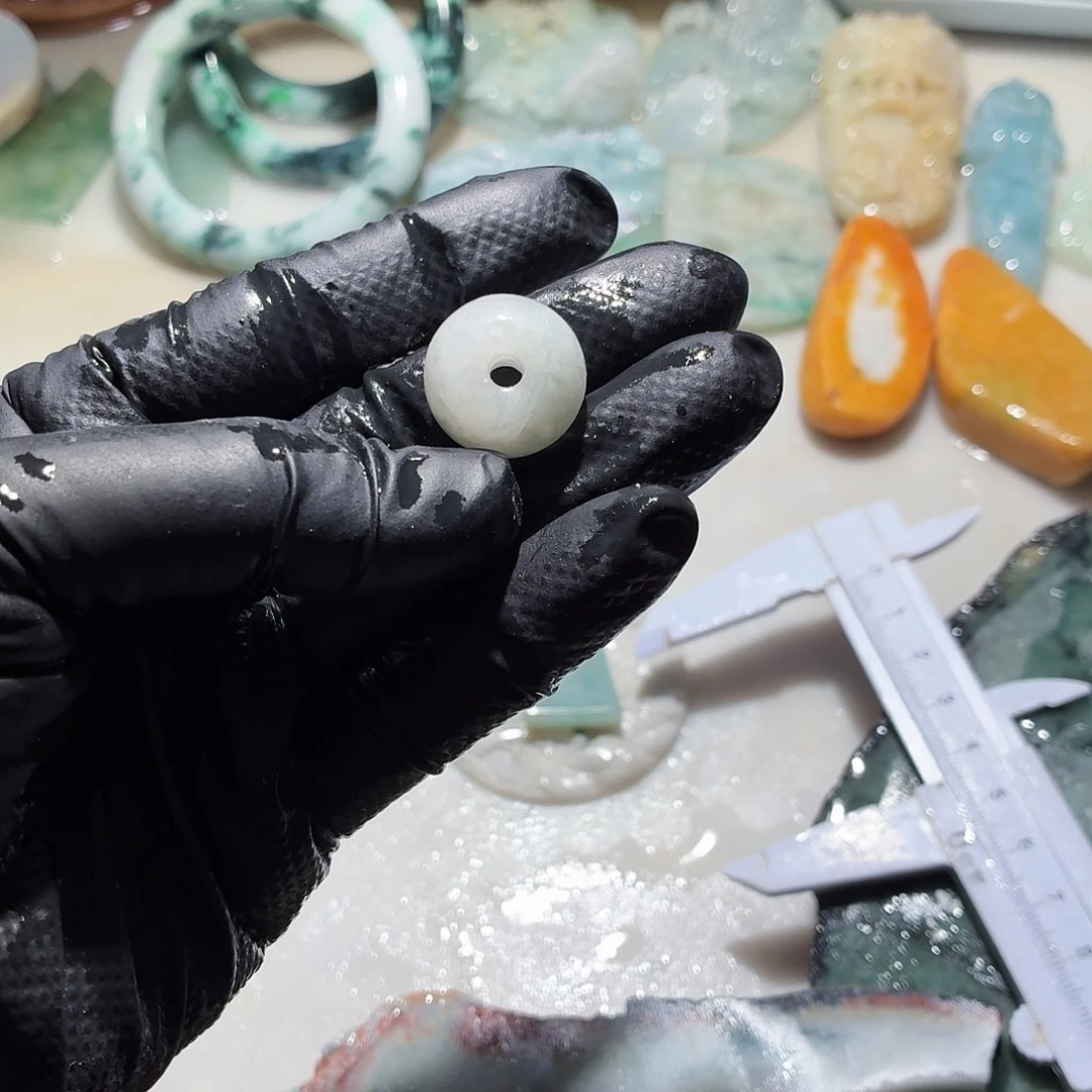 翡翠未镶嵌颈饰边角料