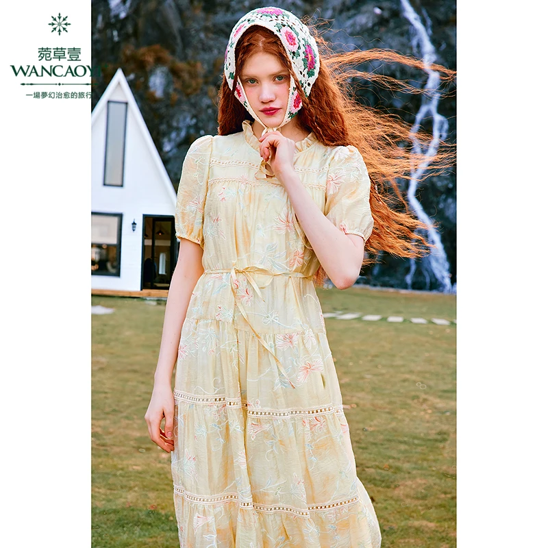 菀壹2025夏季新款碎花显瘦气质时尚复古连衣裙Q02711529