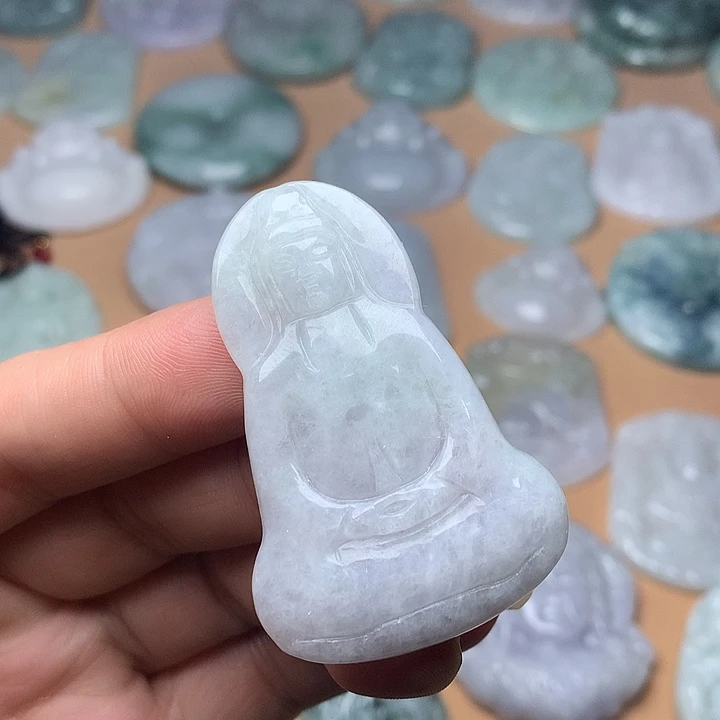 翡翠未镶嵌颈饰观音