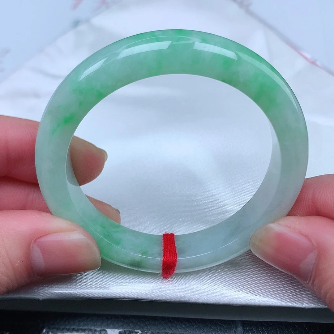 翡翠手镯未镶嵌天然