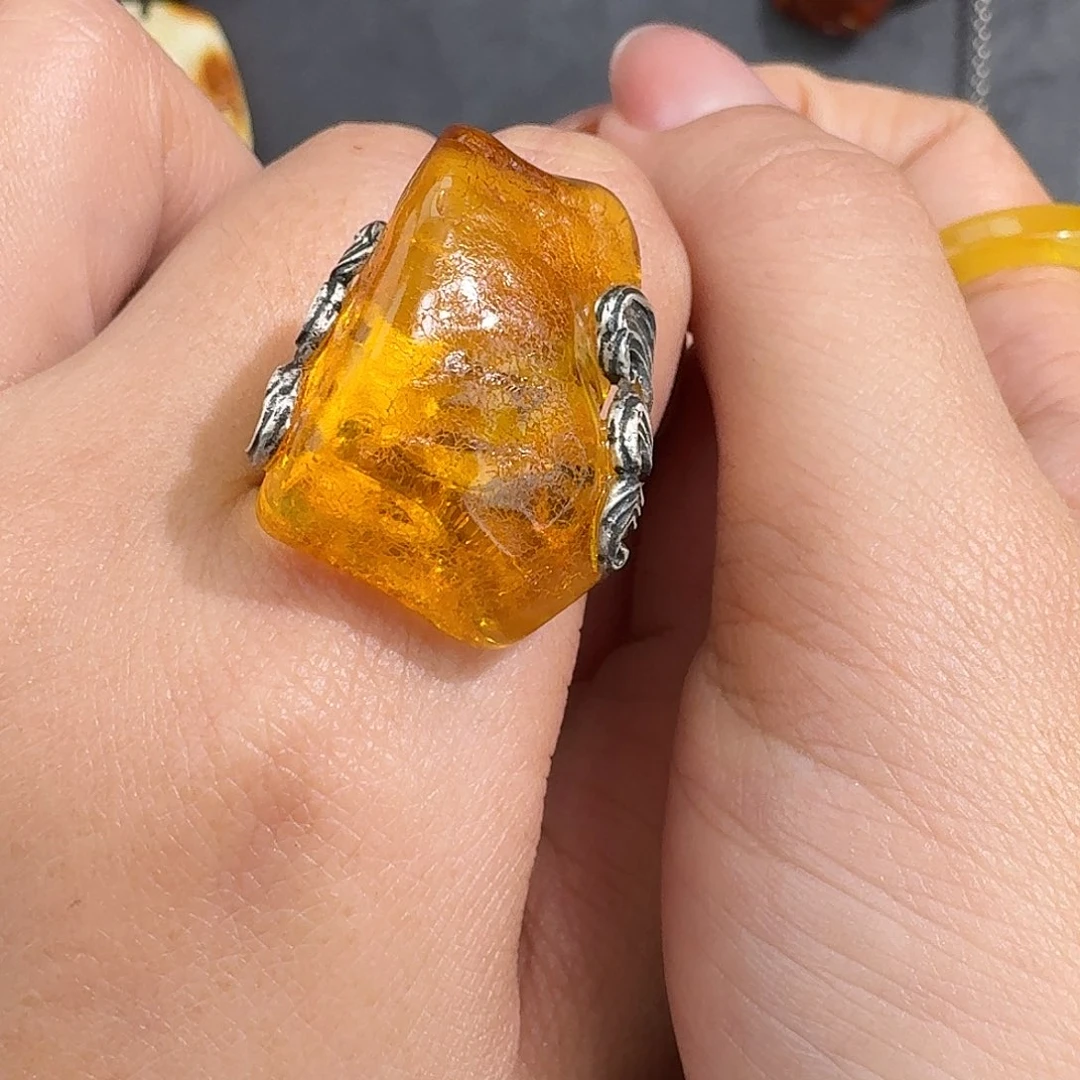 自***杨未镶嵌琥珀裸石我