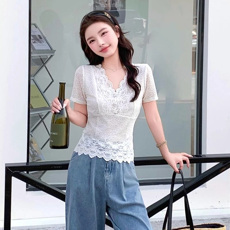 法式V领蕾丝打底衫女夏季新款内搭修身洋气长袖性感镂空上衣短款