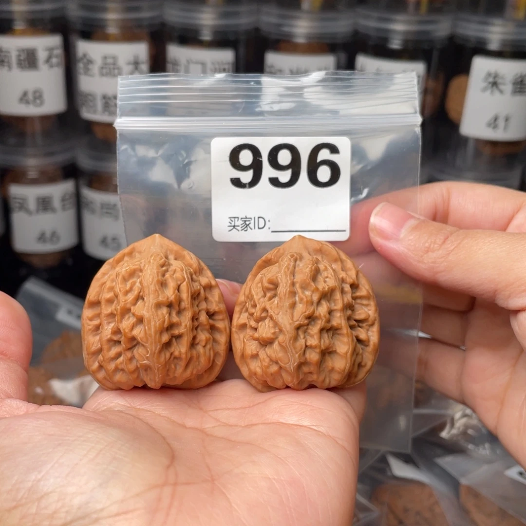 文玩核桃把件全品39红锦鲤