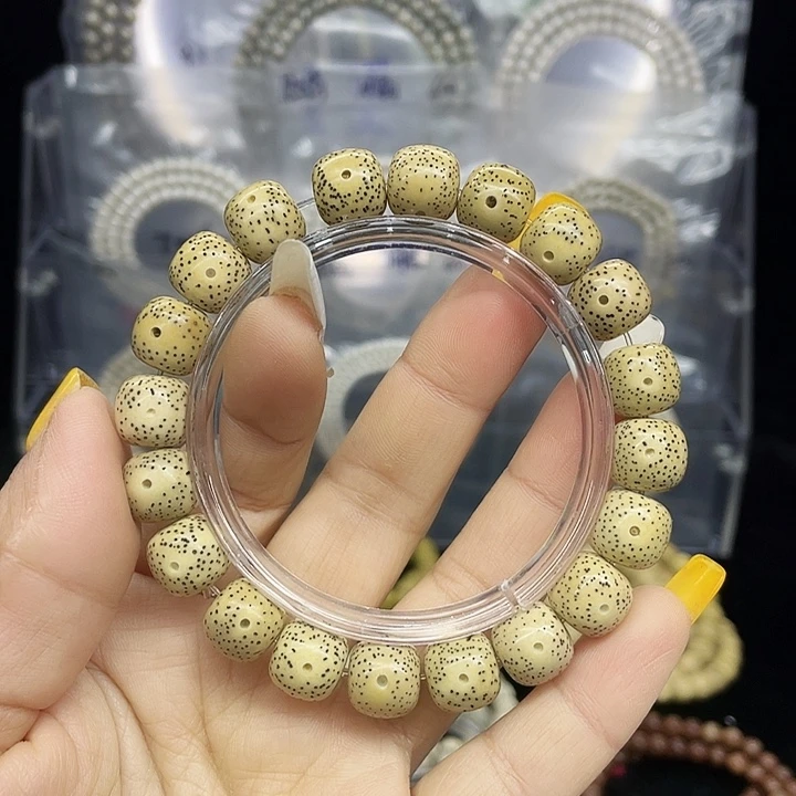 星月菩提吊坠鸡油黄12.11