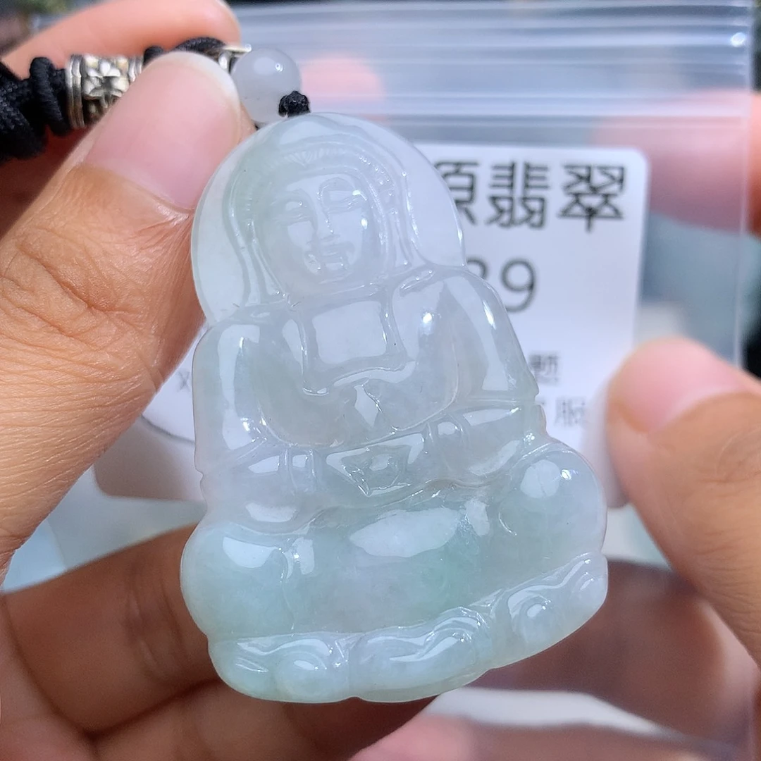 翡翠未镶嵌颈饰139。