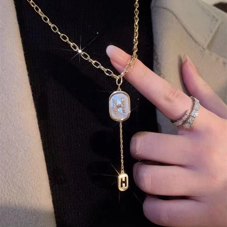 钛钢项链 金色链条椭圆金属字母吊牌项链通勤聚会假日都可佩戴069