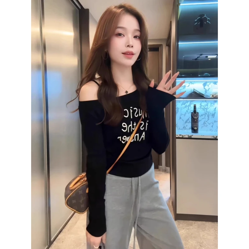 芯娇晴黑色露肩长袖t恤女2025新款爆款秋季韩系辣妹短款斜肩上衣