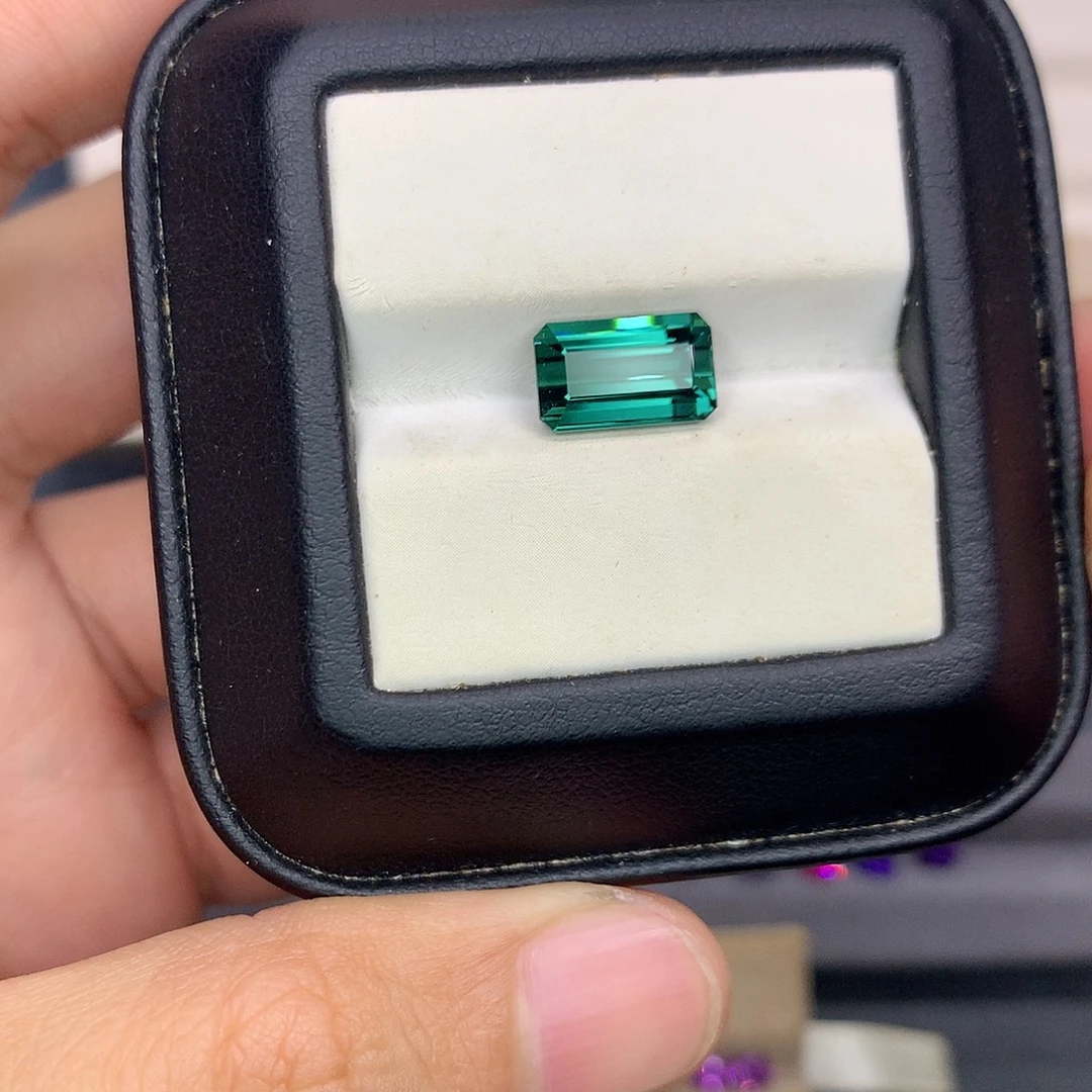 碧玺裸石未镶嵌3.19克拉全净拉贡