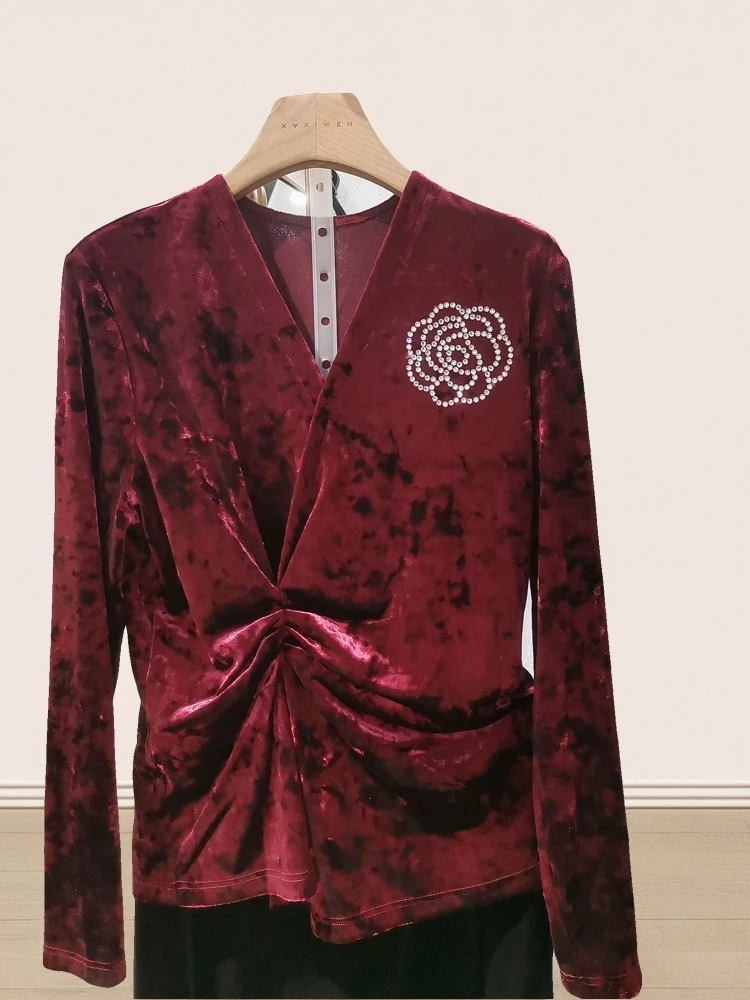 秀巧2025年秋季新款复古气质丝绒V领衬衫设计感修身简约长袖上衣