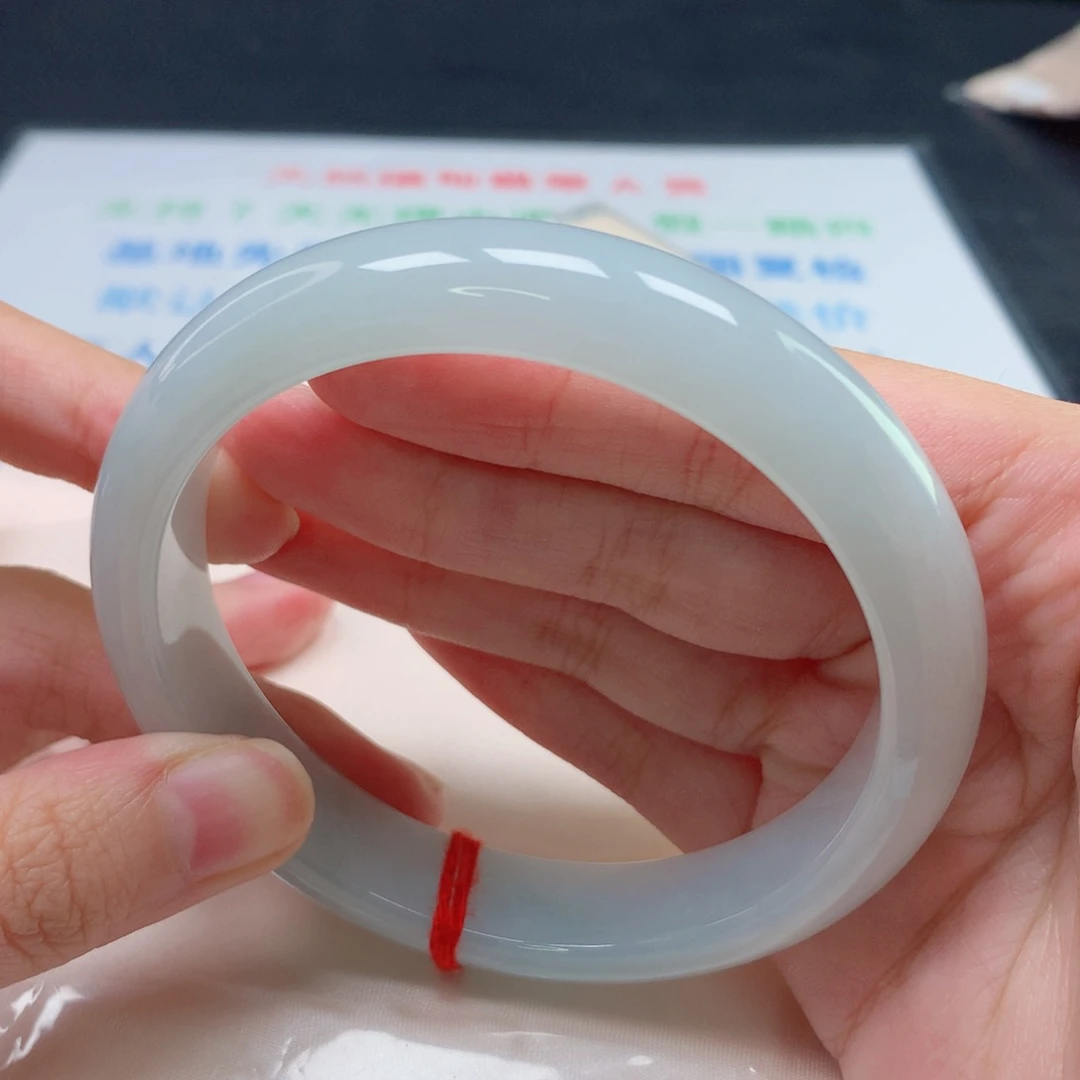 翡翠手镯未镶嵌太***?圈口6263