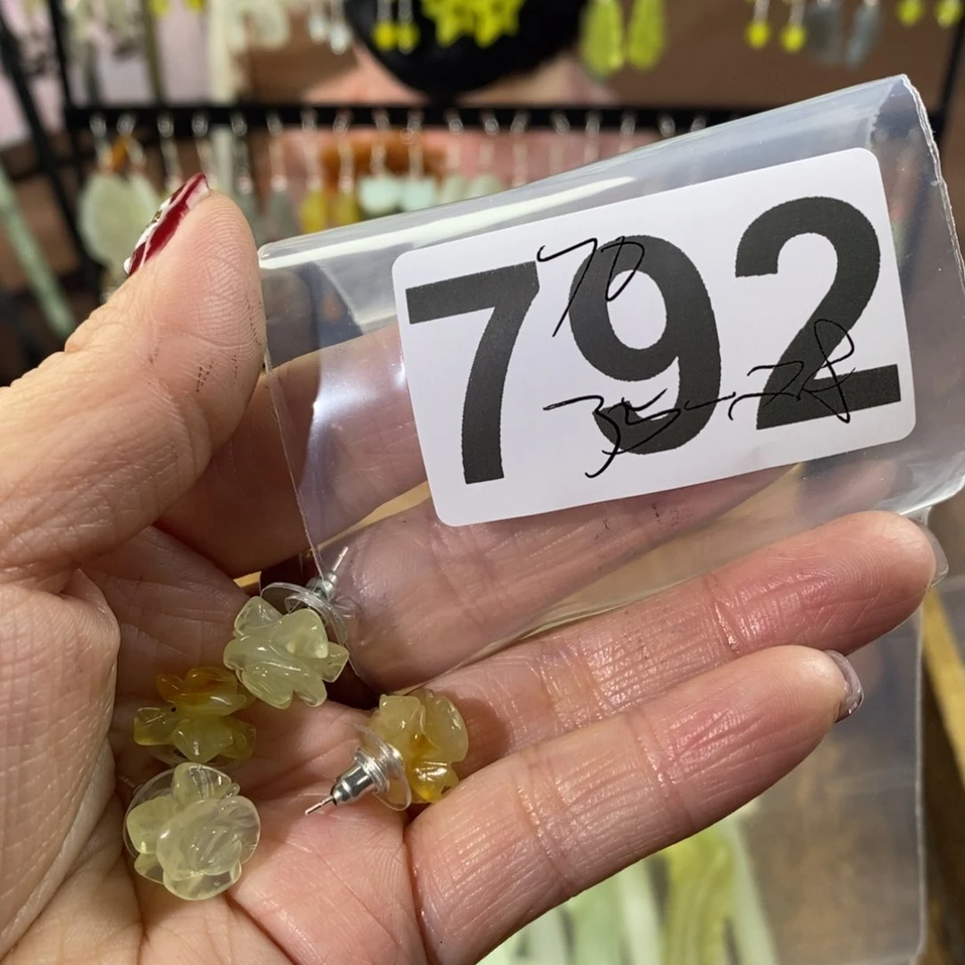 蛇纹石玉玉簪合金乌**?