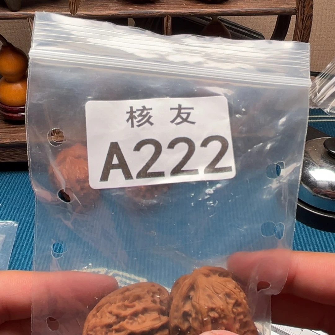 侯***山文玩核桃吊坠磐石