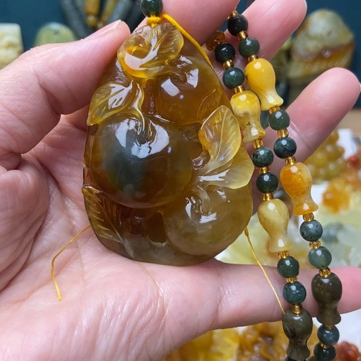 蛇纹石玉未镶嵌颈饰