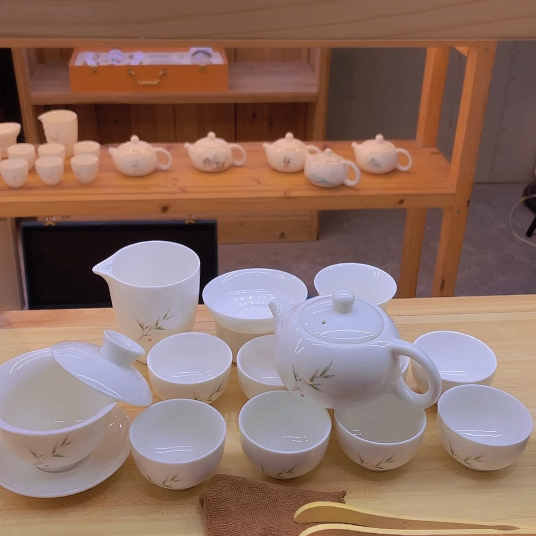 一整套带茶壶。