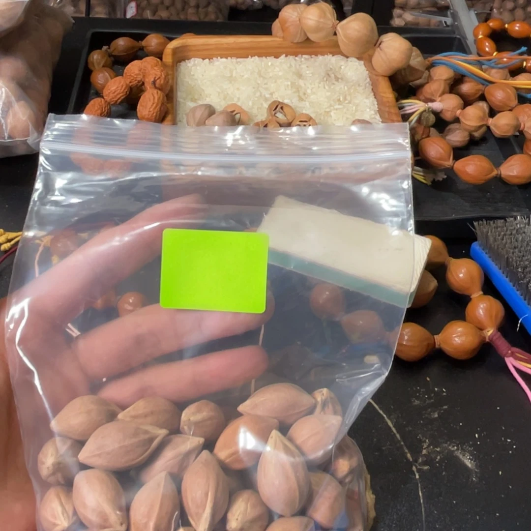 吊坠橄榄核初**雕