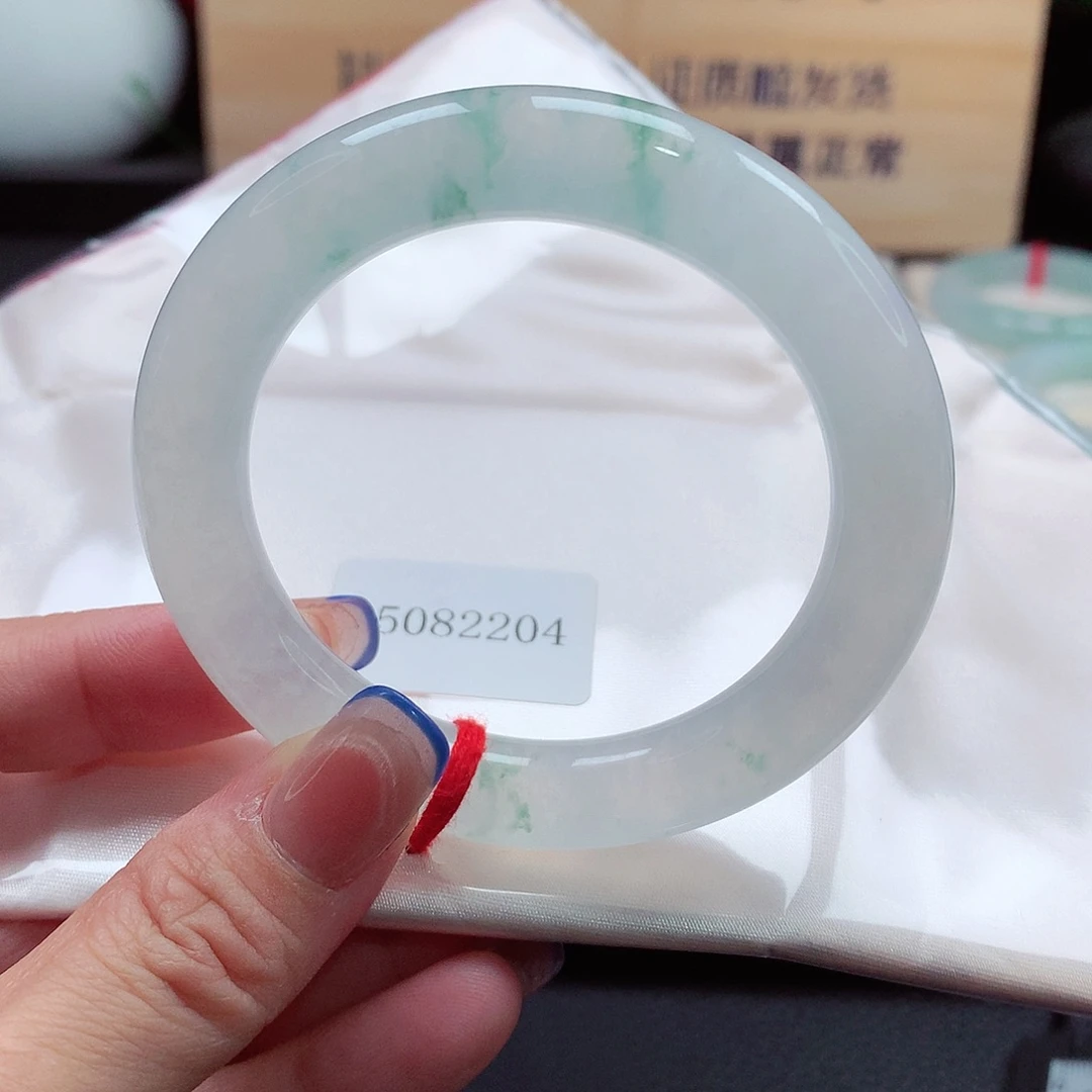 未镶嵌手镯（圆镯）翡翠82号，天然A货翡翠手镯