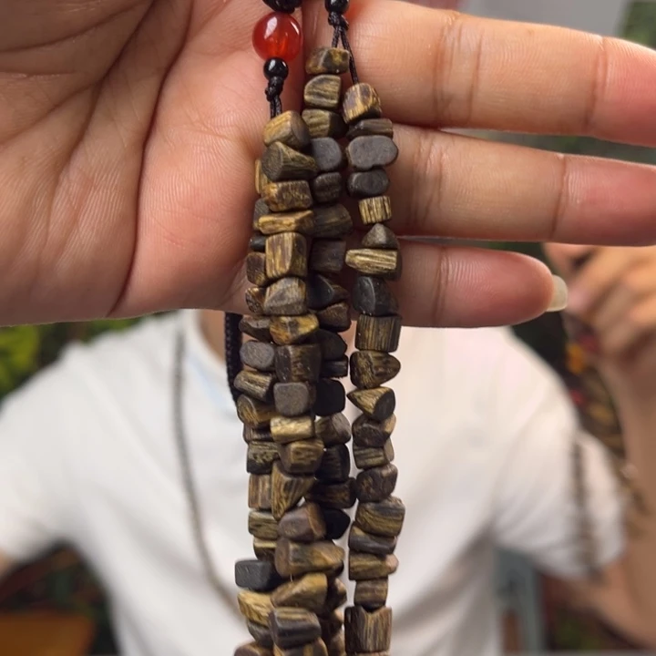 沉香碎屑沉香沉香车挂两串