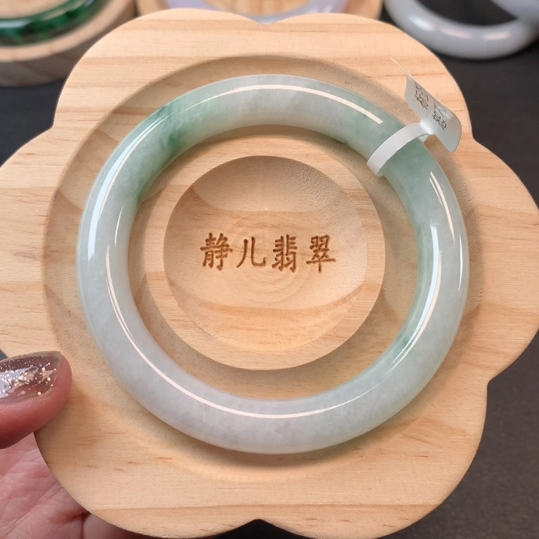 翡翠手镯未镶嵌54圈口