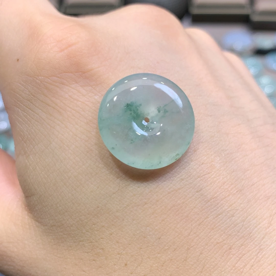 翡翠未镶嵌颈饰平安扣
