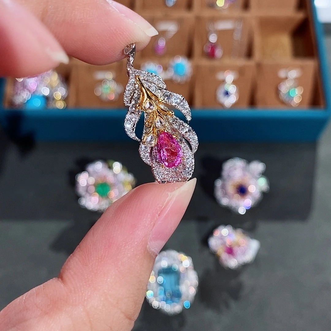 颈饰18K金镶嵌彩色蓝宝石吉尔徳无烧帕帕拉恰1.023ct