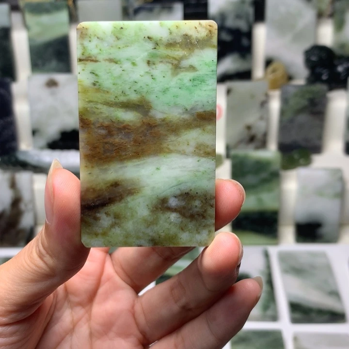 独山玉未镶嵌颈饰