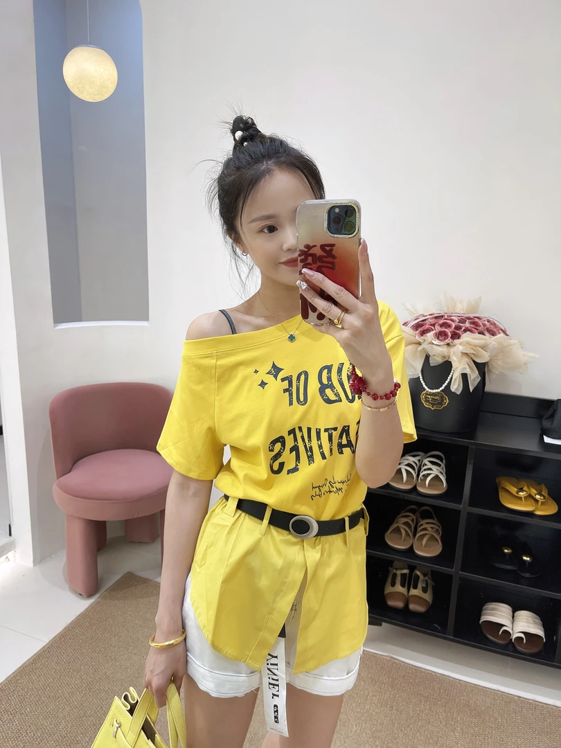 君君家【配腰带】25216夏季印花字母拼接配腰带斜领露肩短袖上衣