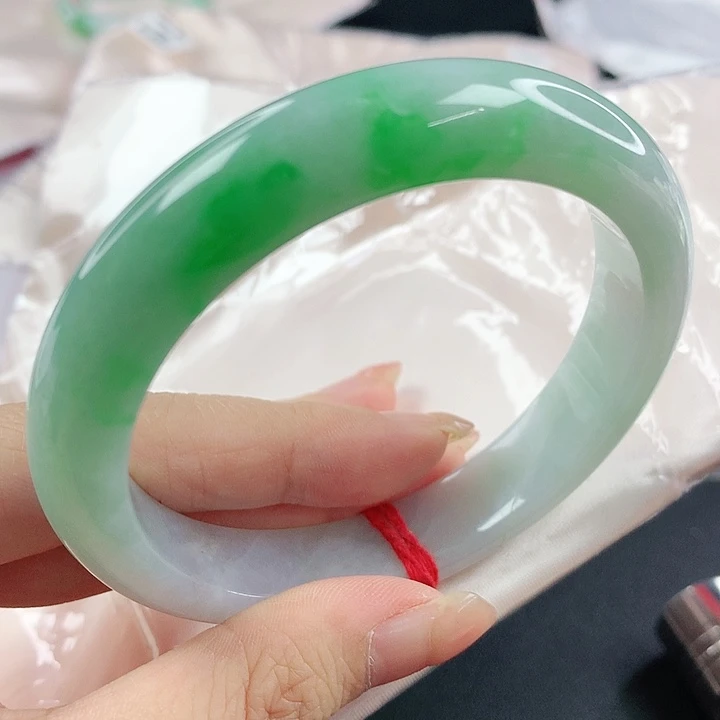 未镶嵌手镯翡翠，050