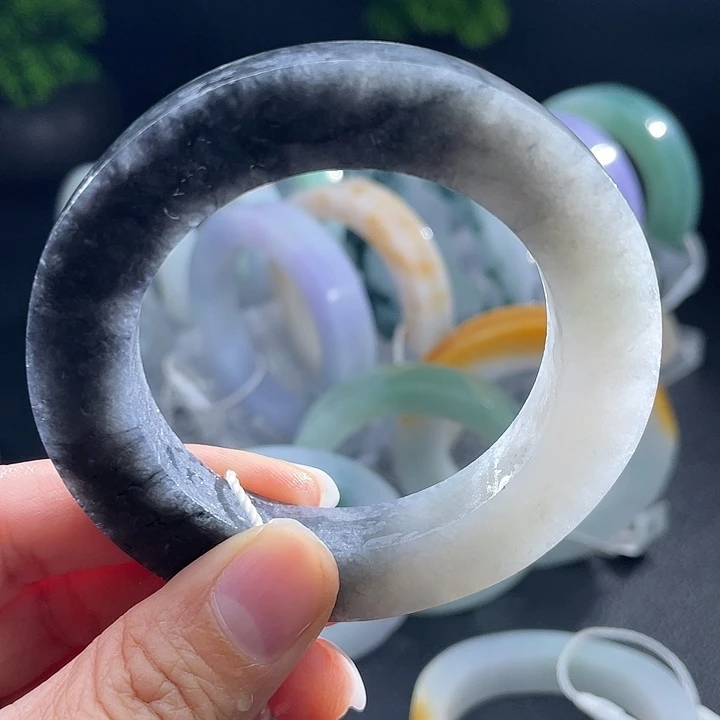 定制翡翠未镶嵌翡翠手镯