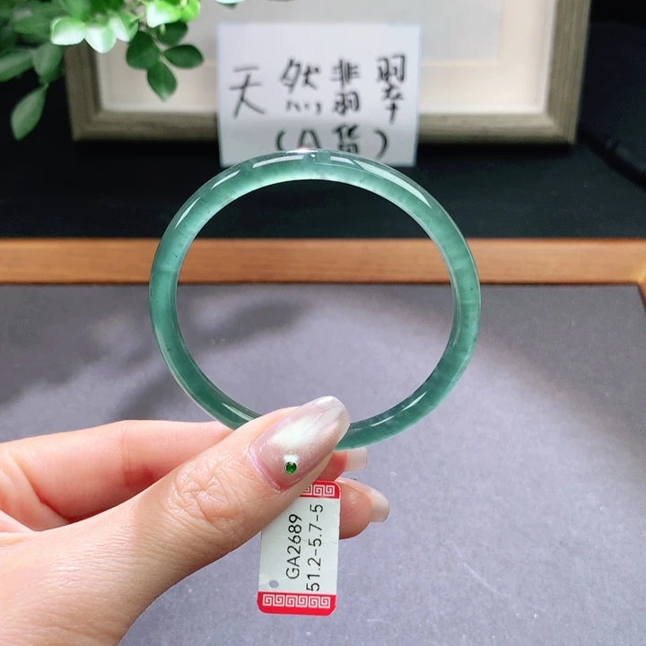翡翠手镯未镶嵌天然翡翠手镯