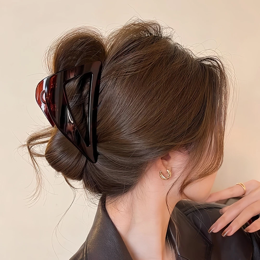 三角头发抓夹女2025新款秋冬简约后脑勺大号鲨鱼夹高级感发夹发饰