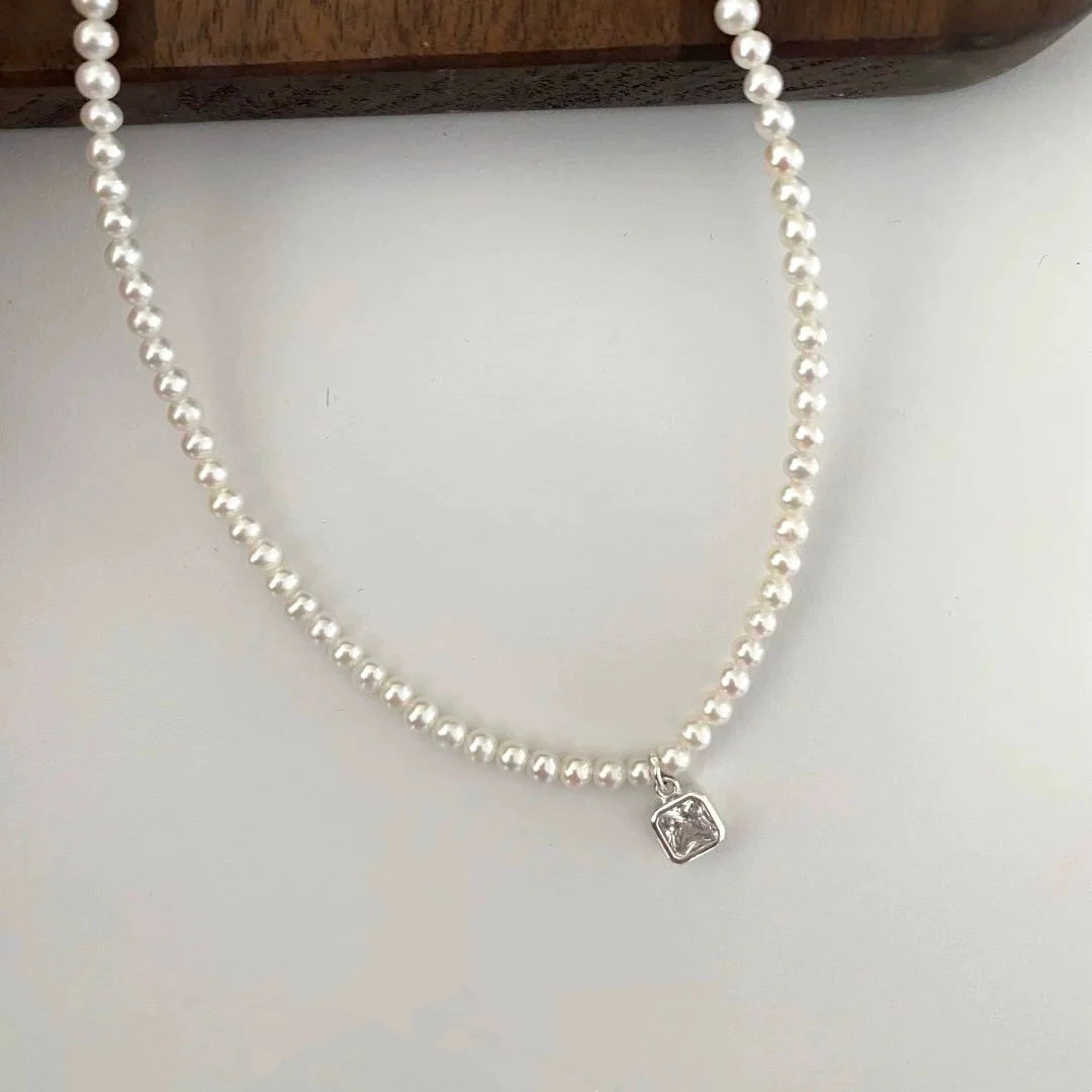 铜合金仿珍珠项链 小米珠镶钻2025新款方糖吊坠珍珠锁骨链女F-37