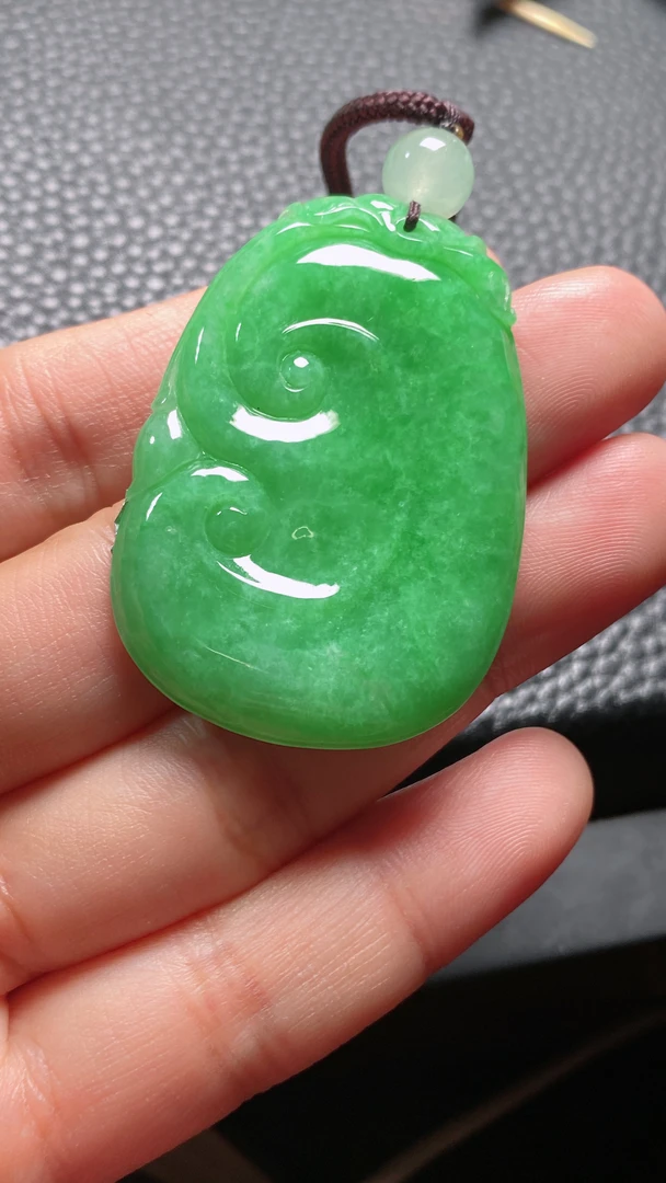 缅甸天然A货翡翠满绿大如意吊坠46.7*32.5*4.2绿色女士俏色满色