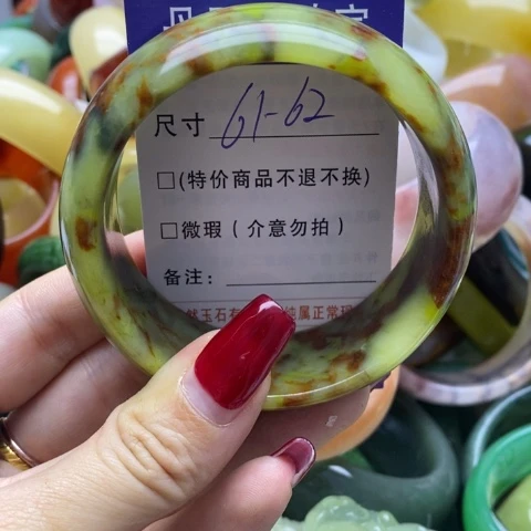 蛇纹石玉手镯未镶嵌