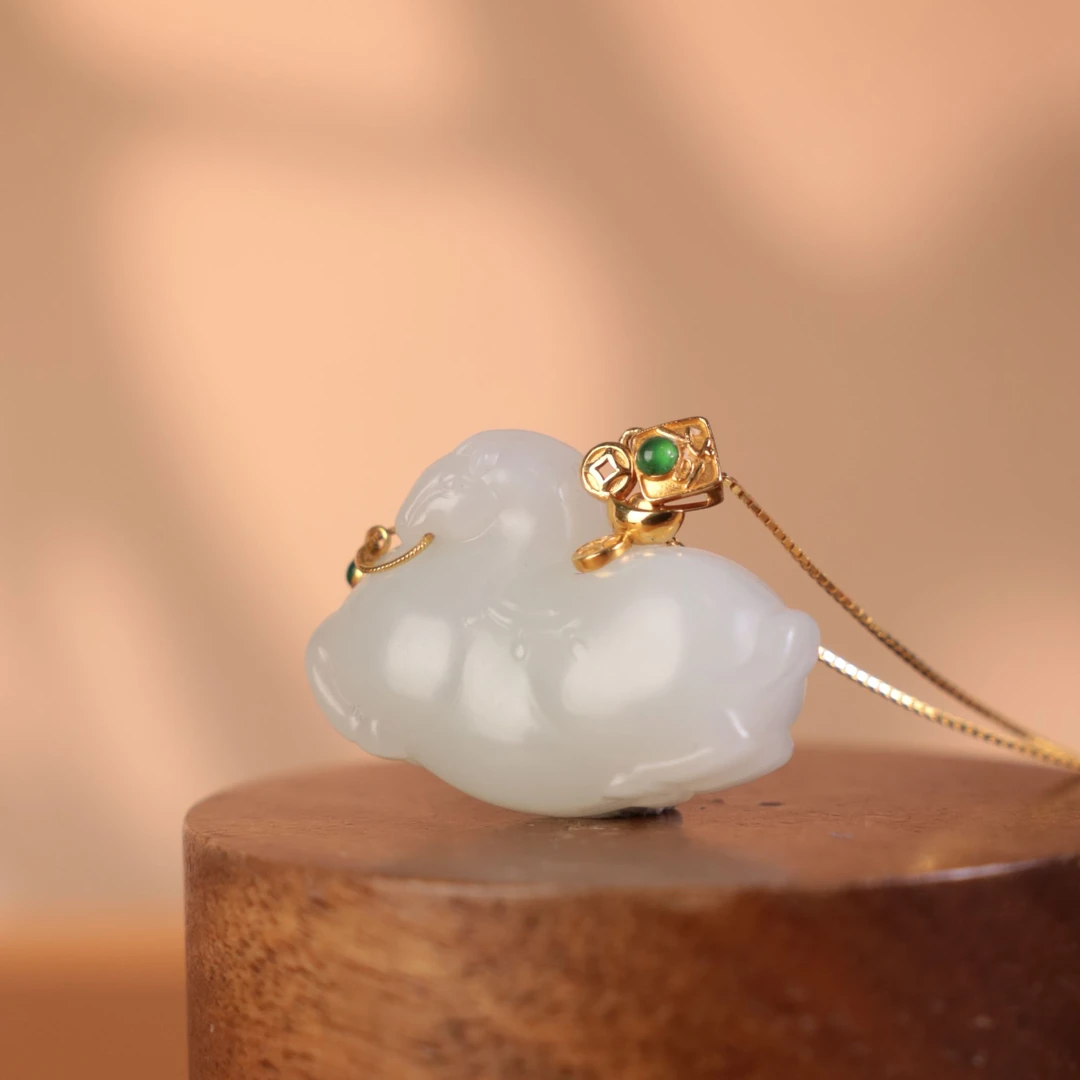 ZR5279二十世纪和田玉马上有钱吊坠