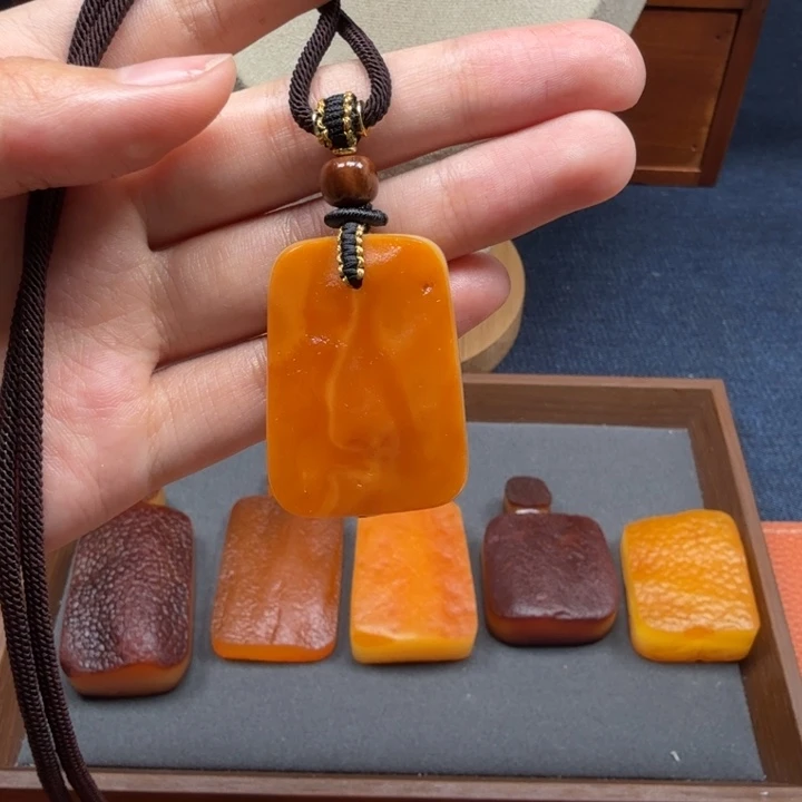 蜜蜡未镶嵌吊坠(赠链)