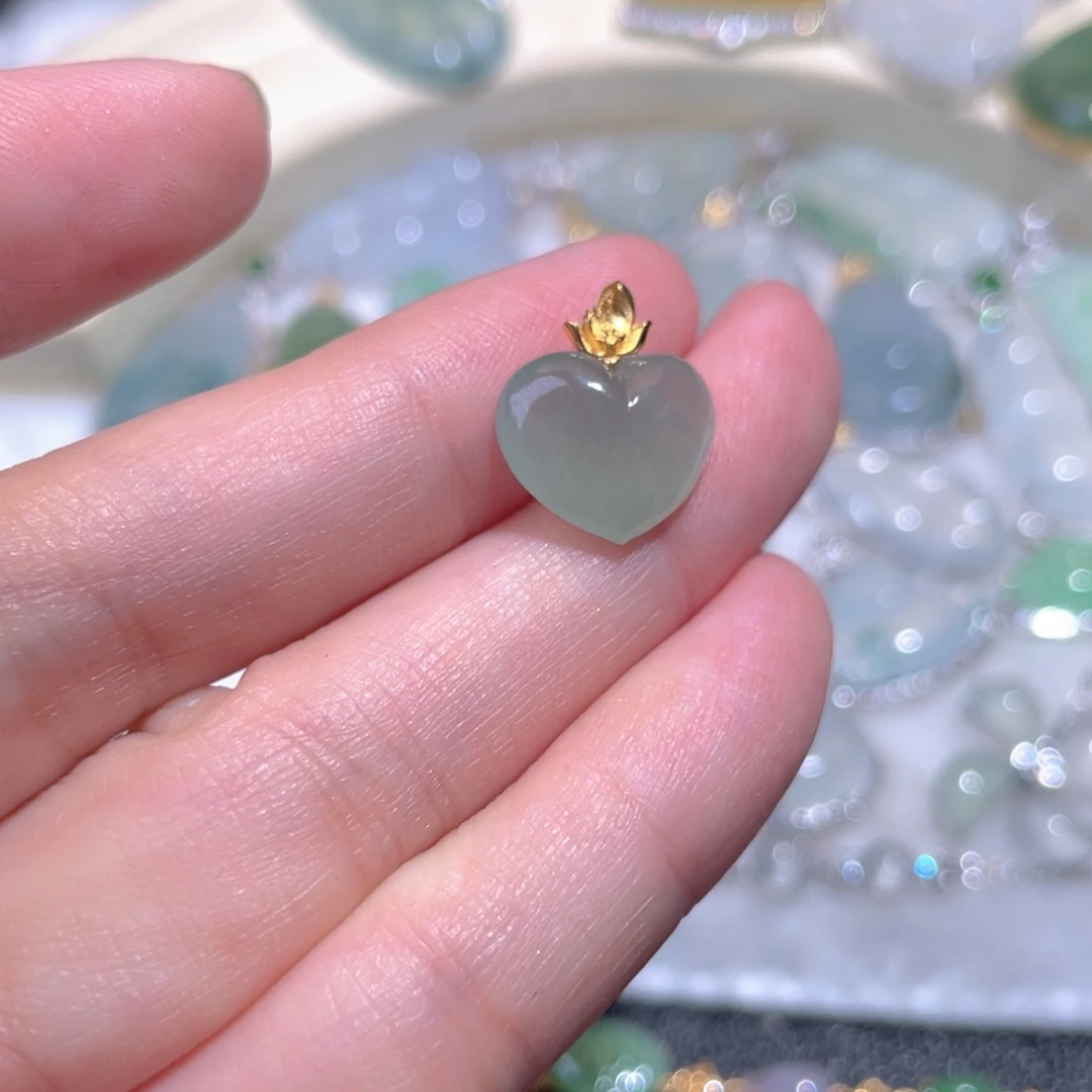 翡翠18K金镶嵌颈饰翡翠